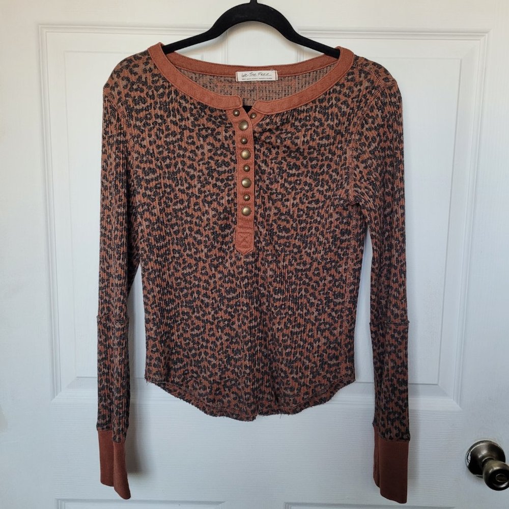 We The Free People size Small Women’s Everest Leopard animal Print Henley Top